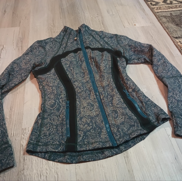 Lululemon - Picture 3 of 7